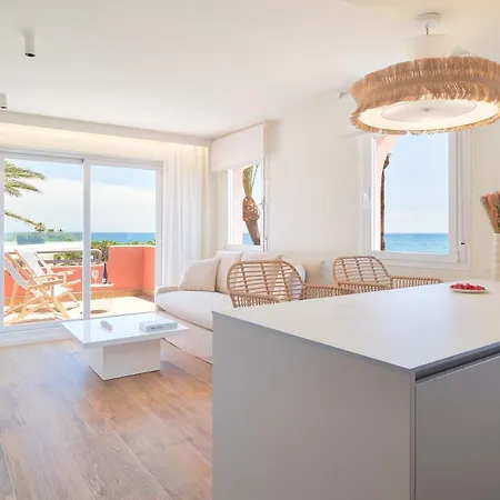 Sea Beachfront Apartment Marbella
