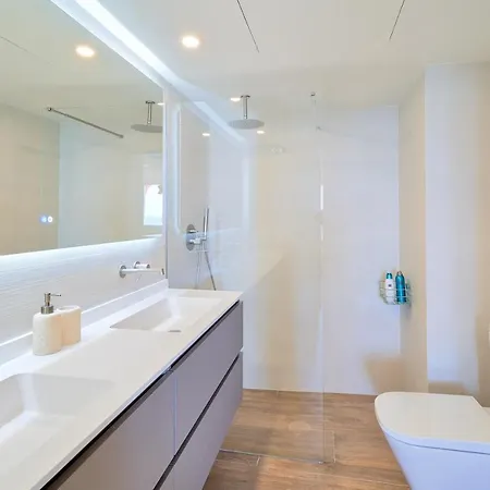 Sea Beachfront Apartment *