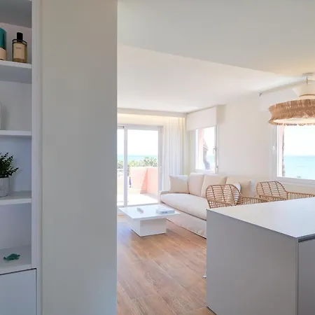 Sea Beachfront Apartment *